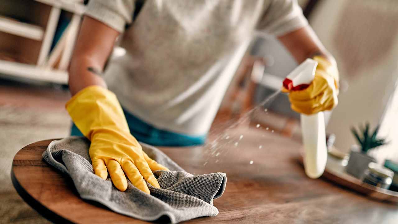 Disinfetta la tua casa, ma non spendere un euro con questo trucchetto