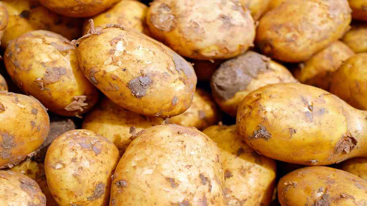 Patate mai più germogliate con questo trucchetto