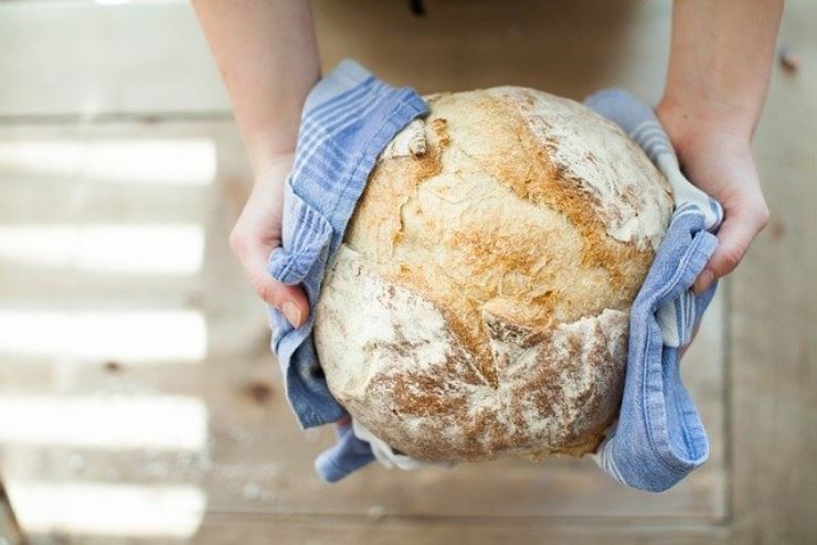 Pane fatto in casa come quello del panettiere, metti sempre questo in forno durante la cottura