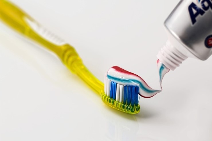 4 errori che fai ogni volta che ti lavi i denti