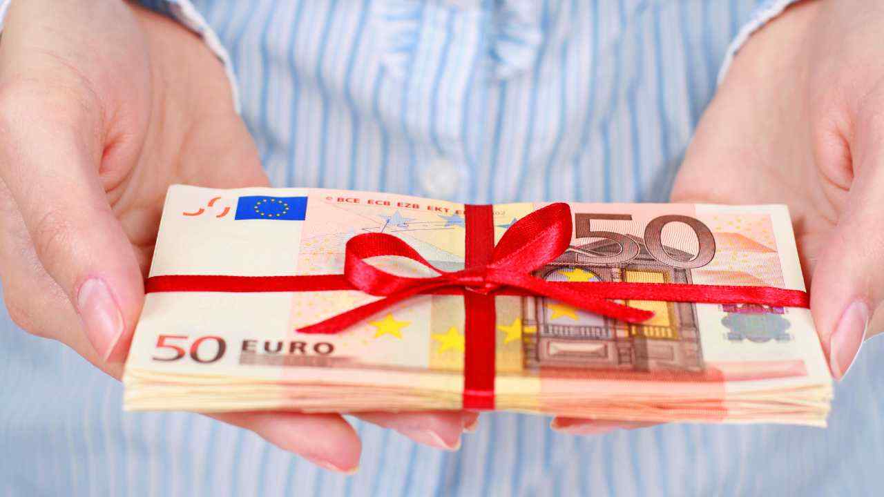 Bonus 300 euro prima di natale, da dove arriva questa volta