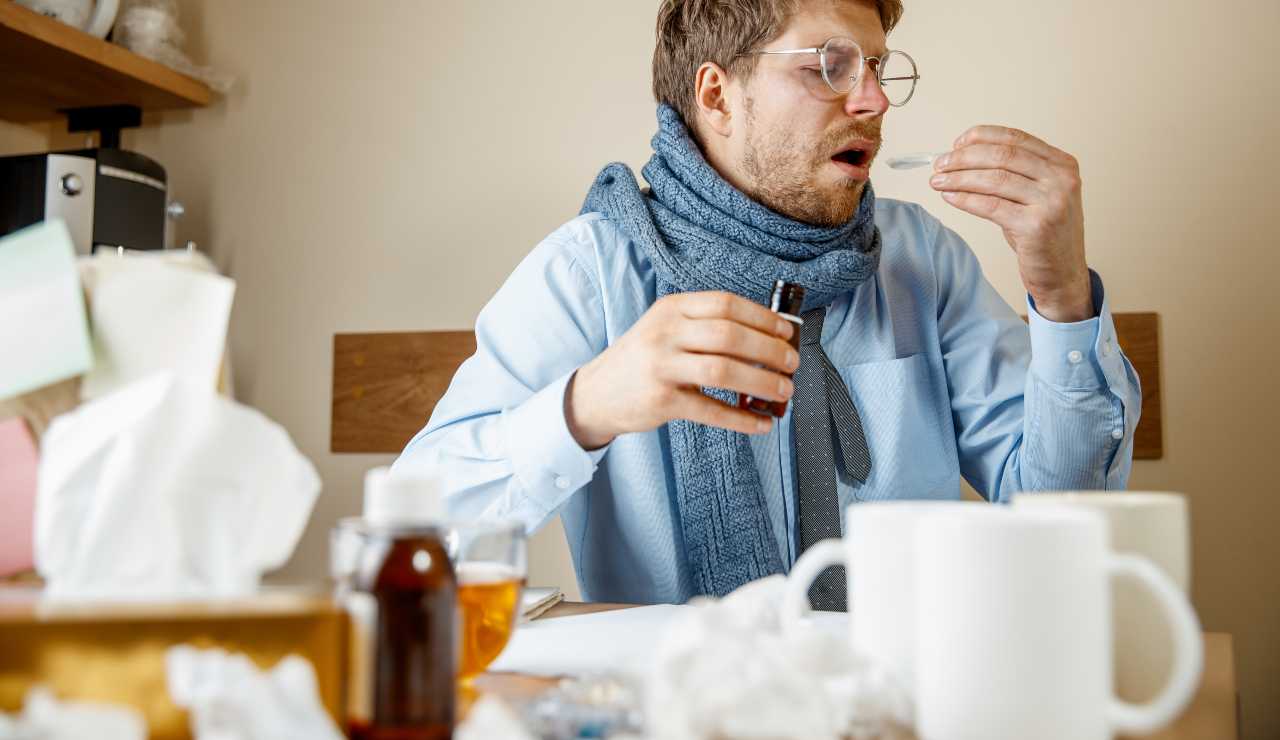 Influenza sintomi come il covid, a Natale il picco, si parla di morti