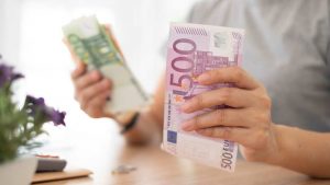 Assegno unico 2023 alcuni si ritroveranno a restituire soldi 210 euro circa a figlio